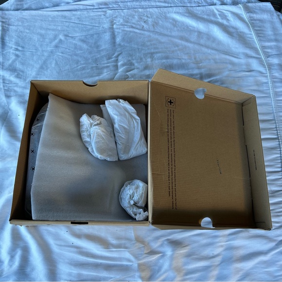 BNIB 10 GOLD DR MARTEN COMBAT BOOTS - Picture 4 of 6